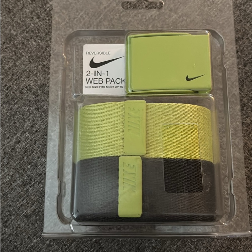 Nike Reversible Web Belt Pack in Green and black